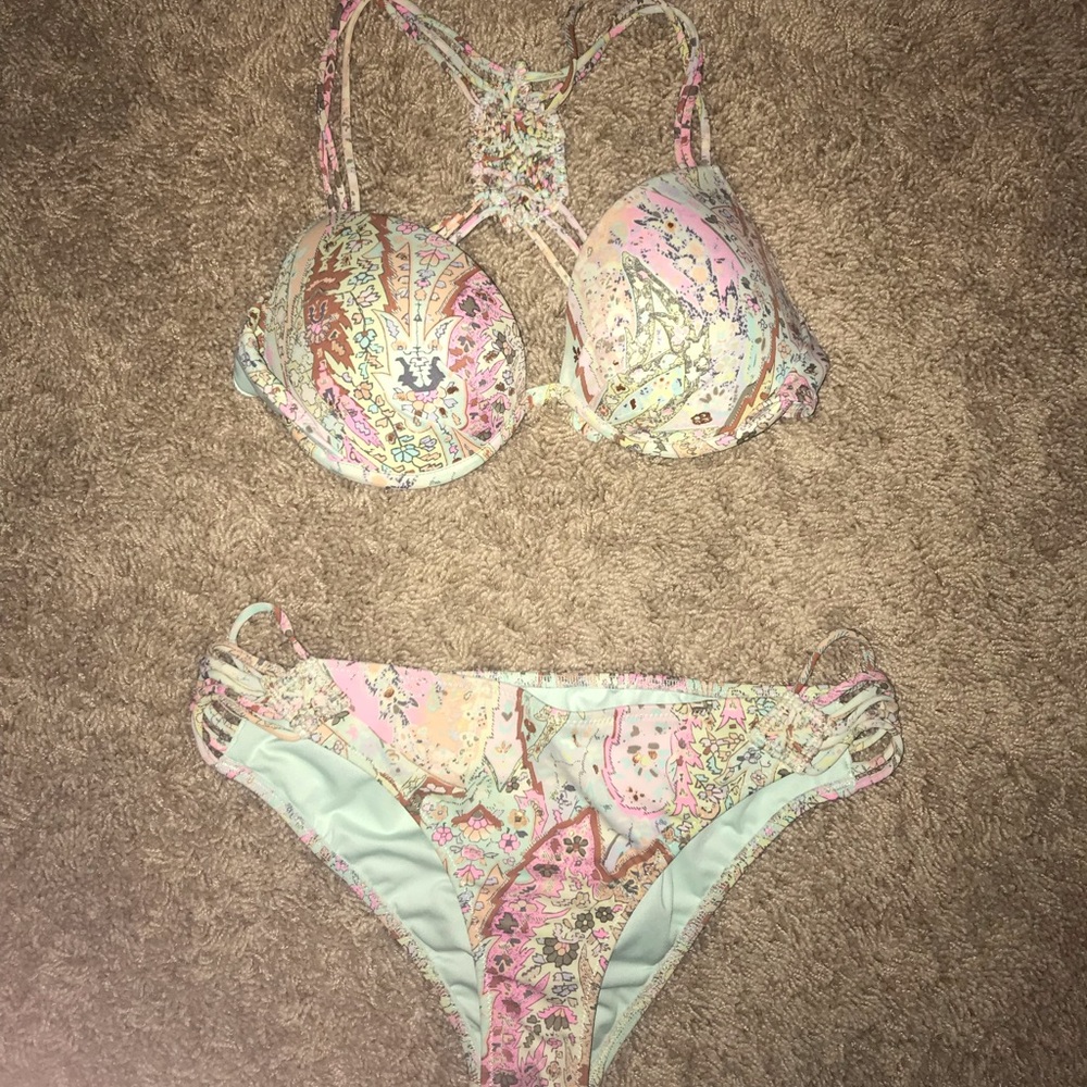 Victoria’s Secret bikini